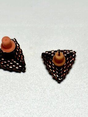 SE-53-14K Gold Stud Earrings Geometric Pyramid Texture Minimalist Solid Gold 1.6